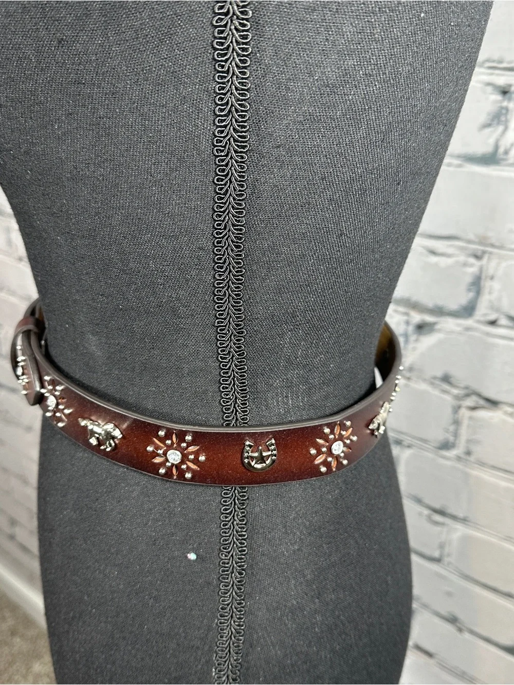 Ariat Leather Belt Horse Rhinestone Flower Cutouts Concho Western Sz 26 Brown